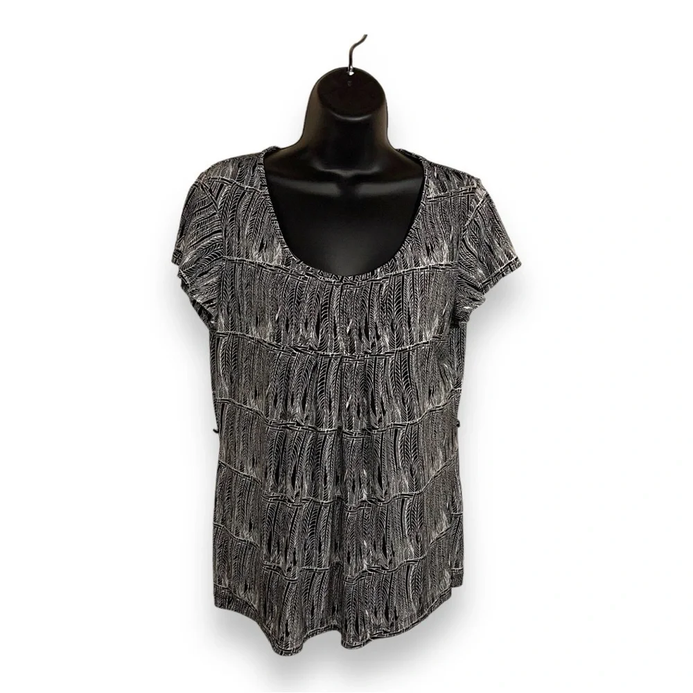 SMALL EAST 5th BLACK WHITE SHORT SLEEVE TOP FEATHER PRINT STRETCH